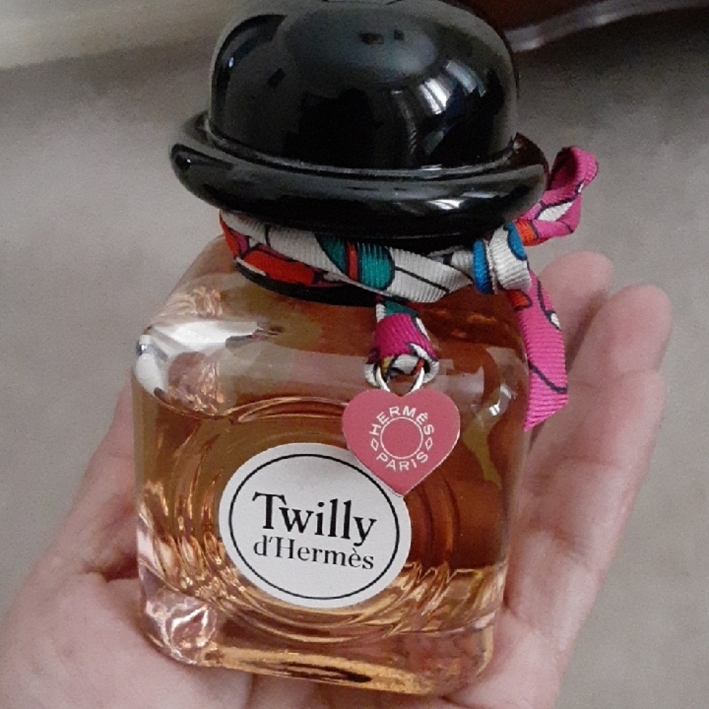 Hermès Limited Edition,  Twilly & Metal Charm. Free Braclet Box To Resale Twilly